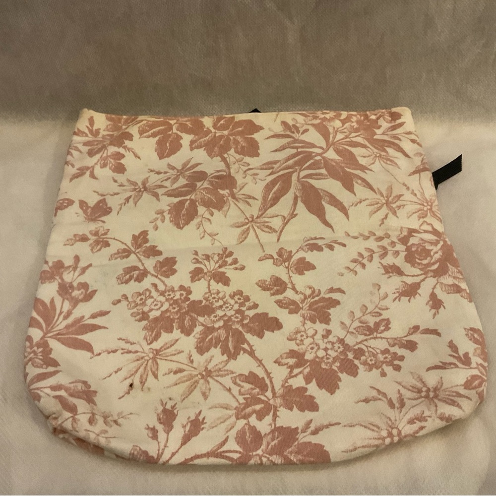 Gucci Flower Pouch - Picture 2 of 5